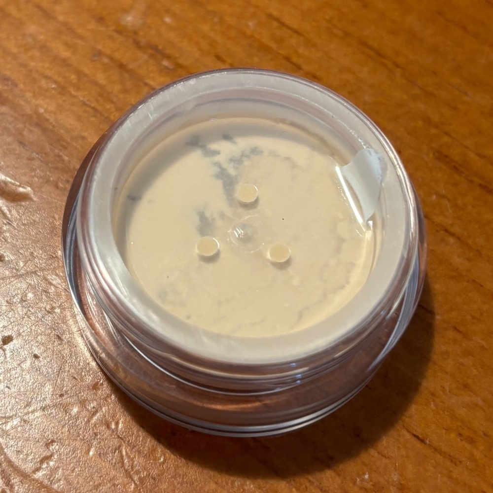 Laura Mercier Translucent Setting Powder - Picture 4 of 12